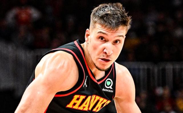 皇马不为巴萨列队并甩锅足协 姆巴佩多次招呼队友快走