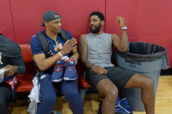 为什么投手在换局休息间隙需要穿着重压服来防止手臂冷缩