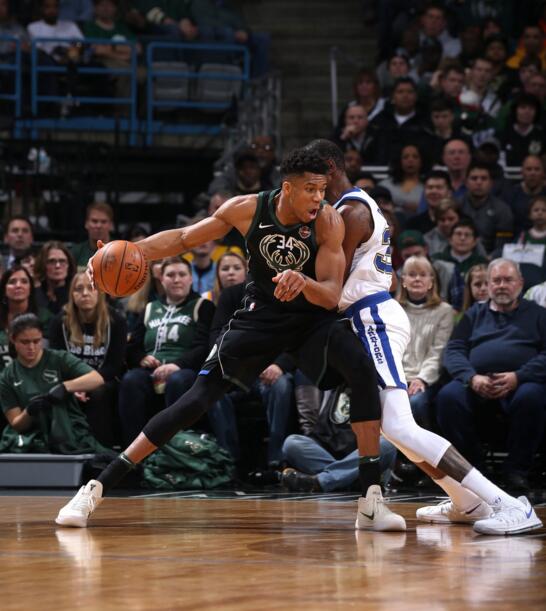 NBA巅峰对决：马刺客场挑战骑士，谁能终结悬念？