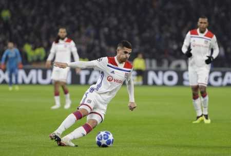 拉卡泽特回到酋长球场，观看并解说枪手对阵拜仁的比赛