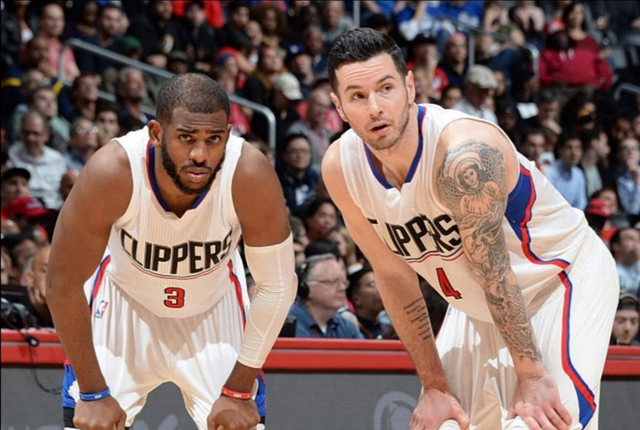 索利耶沃俱乐部更新那不勒斯球员大卫·内雷斯的伤情：今日球员在松树大道医院接受仪器检查，结果显示左脚踝扭伤程度较预期更轻，未出现结构性损伤。 来源：著名记者斯基拉