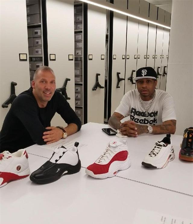 心系老东家，小罗社媒晒照祝贺弗拉门戈巴甲夺冠