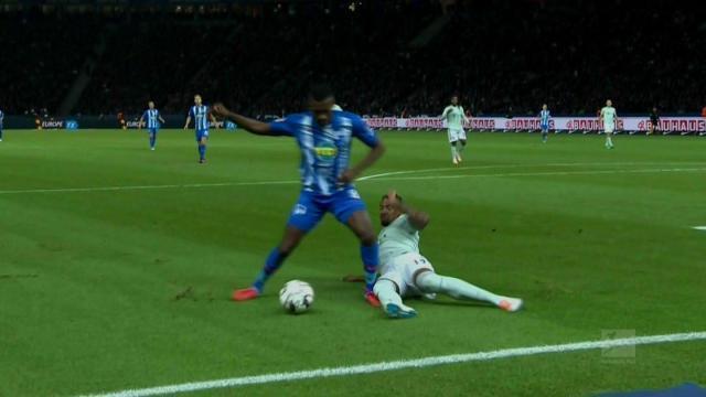 自穆帅时期以来，曼联首次遭遇英超三连平